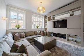 Lovely Hyde Park Gardens Apartment in Greater London
